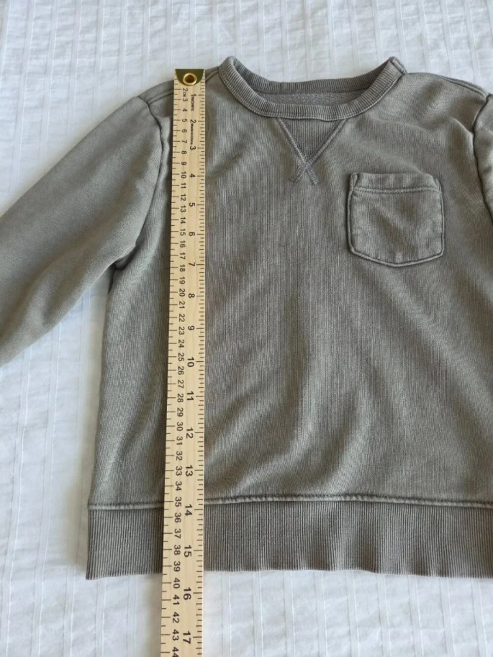 Old Navy Toddler Boys Olive Green Crewneck Sweatshirt Size 3T Chest Pocket Cotto